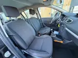 Foto 22 van Renault Clio 1.2 Collection 5-DEURS (bj 2010) Nieuwe distributie|Airco|Lmv|