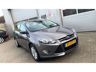 Foto 13 van Ford Focus Wagon 1.0 EcoBoost Titanium-Navi-Clima-Trekhaak