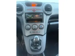 Foto 12 van Kia Carens 2.0 CVVT X-tra Nap Airco APK 19-02-2027 Trekhaak
