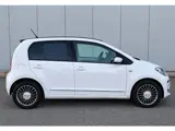 Foto 17 van Volkswagen Up! Bluemotion | Apk tot 5-27 | Airco| Navi | Parkeer Sensor | cruise control