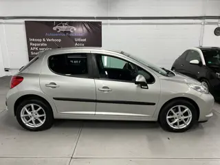 Foto 17 van Peugeot 207 1.4 VTi Look AIRCO / NAP / LM VELGEN