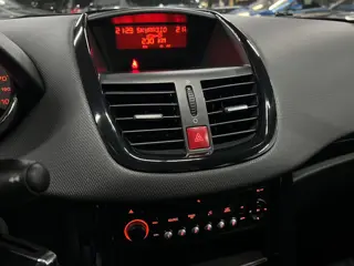 Foto 12 van Peugeot 207 1.4 VTi Look AIRCO / NAP / LM VELGEN