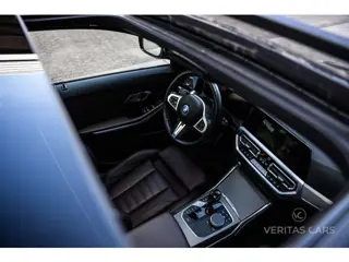 Foto 16 van BMW 3-serie Touring 330e xDrive M-Pakket 292PK|Pano|360°|HUD|Rijmodus|Tr.Haak|Sfeer|Keyless|Laser|Di