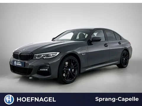 BMW 3-serie 330e xDrive | Dravit Grau | Camera | Stoelverwarming | Memory Stoelen |
