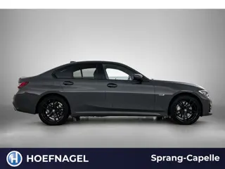 Foto 19 van BMW 3-serie 330e xDrive | Dravit Grau | Camera | Stoelverwarming | Memory Stoelen |
