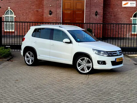 Volkswagen Tiguan 1.4 TSI R-Line Edition / Camera / Airco / 4x4 / Stoelverwarming