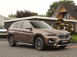 Foto 19 van BMW X1 xDrive25i X-line | Stuurverw. | KeylessEntr. | 230PK! | Schuifdak | Unieke kleur!