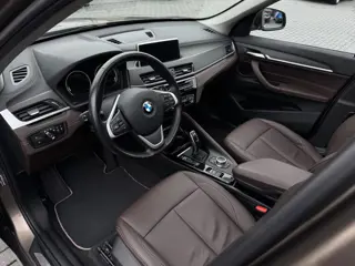 Foto 13 van BMW X1 xDrive25i X-line | Stuurverw. | KeylessEntr. | 230PK! | Schuifdak | Unieke kleur!