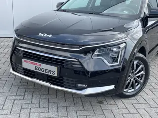 Foto 18 van Kia Niro 1.6 GDi Hybrid DynamicLine Navigatie, Climate Control, Adaptive Cruise Control, Trekhaak, S