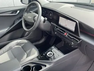 Foto 17 van Kia Niro 1.6 GDi Hybrid DynamicLine Navigatie, Climate Control, Adaptive Cruise Control, Trekhaak, S