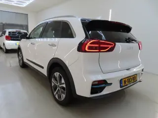 Foto 16 van Kia E-Niro ExecutiveLine 64 kWh SOH 100% OPEN DAK LEER /JBL/ CAMERA