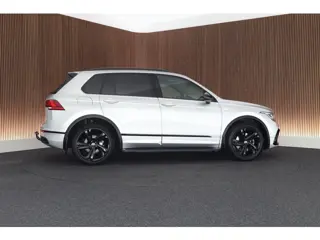 Foto 13 van Volkswagen Tiguan 1.4 TSI 245pk eHybrid R-Line Business Trekhaak Stoelverwarming Virtual Cockpit Nav
