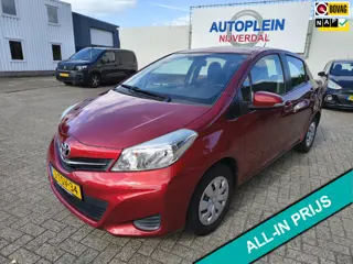 Toyota Yaris 1.0 VVT-i Now nette maar ook zuinige yaris op all seasons banden met trekhaak!