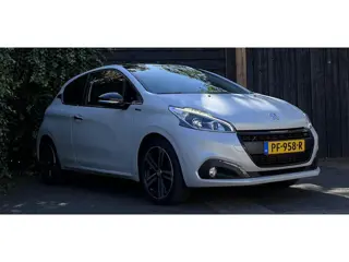 Foto 17 van Peugeot 208 1.2 PureTech GT-line 2017 JBL-SPEAKERS/PANODAK/PARELMOER