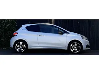 Foto 15 van Peugeot 208 1.2 PureTech GT-line 2017 JBL-SPEAKERS/PANODAK/PARELMOER