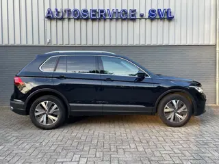 Foto 16 van Volkswagen Tiguan 1.4 TSI eHybrid Elegance - Trekhaak - Pano - 360gr - Dodehoekassistent etc etc.