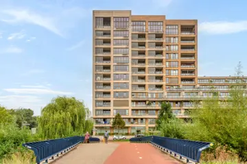 Woning aan de Saskia van Uijlenburgkade te Amsterdam