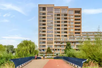 Woning aan de Saskia van Uijlenburgkade te Amsterdam