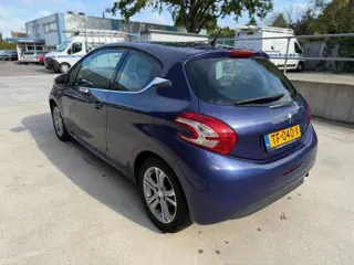 Foto 14 van Peugeot 208 1.4 VTi Allure