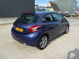 Foto 16 van Peugeot 208 1.4 VTi Allure
