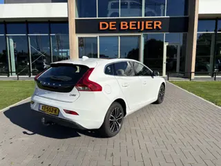 Foto 17 van Volvo V40 2.0 D2 Nordic+ Camera I Trekhaak I Airco