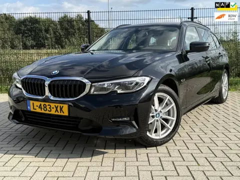 BMW 3-serie Touring 320e Business Edition Plus | Camera | Laser | Stoelverwarming | Carplay |