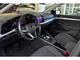 Foto 13 van Volkswagen Golf 1.5 eTSI Life DSG | CAMERA | VIRTUAL | SFEERVERLICHTING |