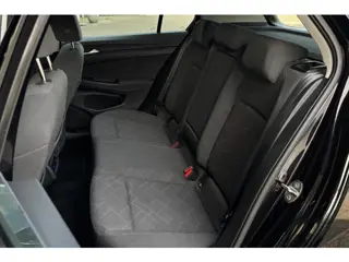 Foto 16 van Volkswagen Golf 1.5 eTSI Life DSG | CAMERA | VIRTUAL | SFEERVERLICHTING |