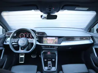 Foto 17 van Audi A3 Sportback 35 TFSI S edition | Pano | Sportstoelen en stuur | Camera