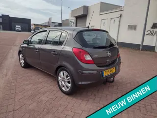 Foto 20 van Opel Corsa 1.2-16V Cosmo MOOIE AUTO BEL 0619590613 5 DRS AIRCO
