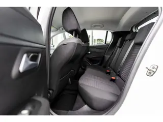 Foto 19 van Peugeot 208 1.2 PureTech Active Pack | Cruise | Carplay | NL Auto