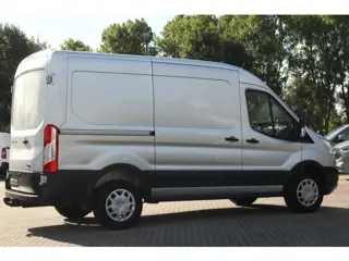 Foto 18 van Ford Transit 330 2.0TDCI 131pk L2H2 Trend | Camera | Trekhaak | Navi | Cruise | Lease 278,- p/m