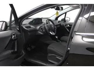Foto 12 van Peugeot 208 1.2 PureTech Allure (bj 2019)