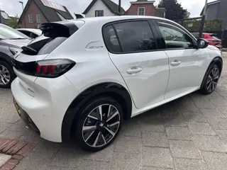 Foto 17 van Peugeot 208 1.2 PureTech GT-Line|101pk|Navi