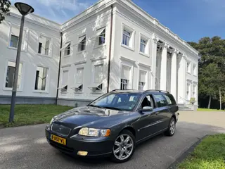 Volvo V70 2.4 Edition 2, HALFLEDER, YOUNGTIMER (bj 2005)