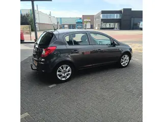 Foto 11 van Opel Corsa 1.2-16V Cosmo