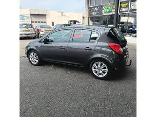 Foto 13 van Opel Corsa 1.2-16V Cosmo