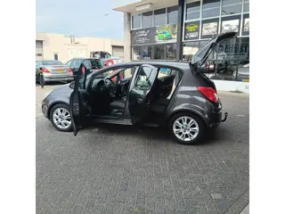 Foto 15 van Opel Corsa 1.2-16V Cosmo