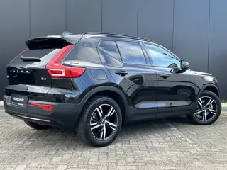 Foto 12 van Volvo XC40 2.0 B4 Plus Dark 360 camera / Harman Kardon/ 2 elektrische stoelen / intellisafe / climat