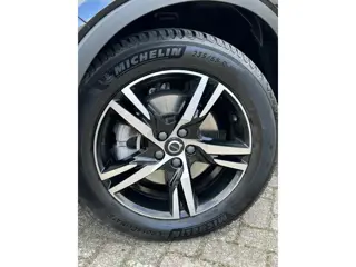 Foto 14 van Volvo XC40 2.0 B4 Plus Dark 360 camera / Harman Kardon/ 2 elektrische stoelen / intellisafe / climat