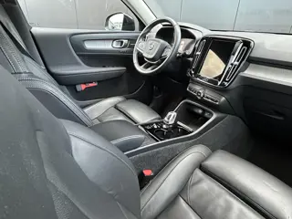 Foto 15 van Volvo XC40 2.0 B4 Plus Dark 360 camera / Harman Kardon/ 2 elektrische stoelen / intellisafe / climat