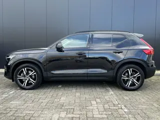 Foto 17 van Volvo XC40 2.0 B4 Plus Dark 360 camera / Harman Kardon/ 2 elektrische stoelen / intellisafe / climat