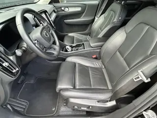 Foto 18 van Volvo XC40 2.0 B4 Plus Dark 360 camera / Harman Kardon/ 2 elektrische stoelen / intellisafe / climat
