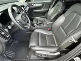 Foto 28 van Volvo XC40 2.0 B4 Plus Dark 360 camera / Harman Kardon/ 2 elektrische stoelen / intellisafe / climat