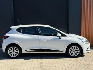 Foto 14 van Renault Clio 0.9 TCe Limited|100% Onderhouden|Pearl White|Stoelverwarming|Parkeersensoren|Keyless|Na