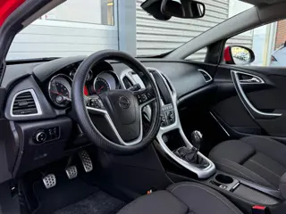 Foto 12 van Opel Astra GTC 1.4 Turbo Sport! Airco! Cruise! Carplay!