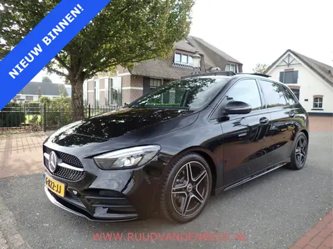 Mercedes-Benz B-Klasse 180 AMG-LINE / CAMERA / CARPLAY / TREKHAAK / SCHUIF-KANTEL