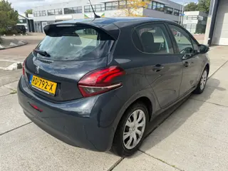 Foto 18 van Peugeot 208 1.2 PureTech Blue Lion Scherm AIRCO APK 2027 5DR