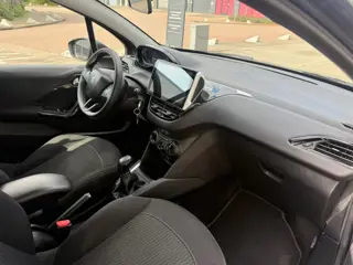 Foto 13 van Peugeot 208 1.2 PureTech Blue Lion Scherm AIRCO APK 2027 5DR