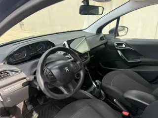 Foto 12 van Peugeot 208 1.2 PureTech Blue Lion Scherm AIRCO APK 2027 5DR